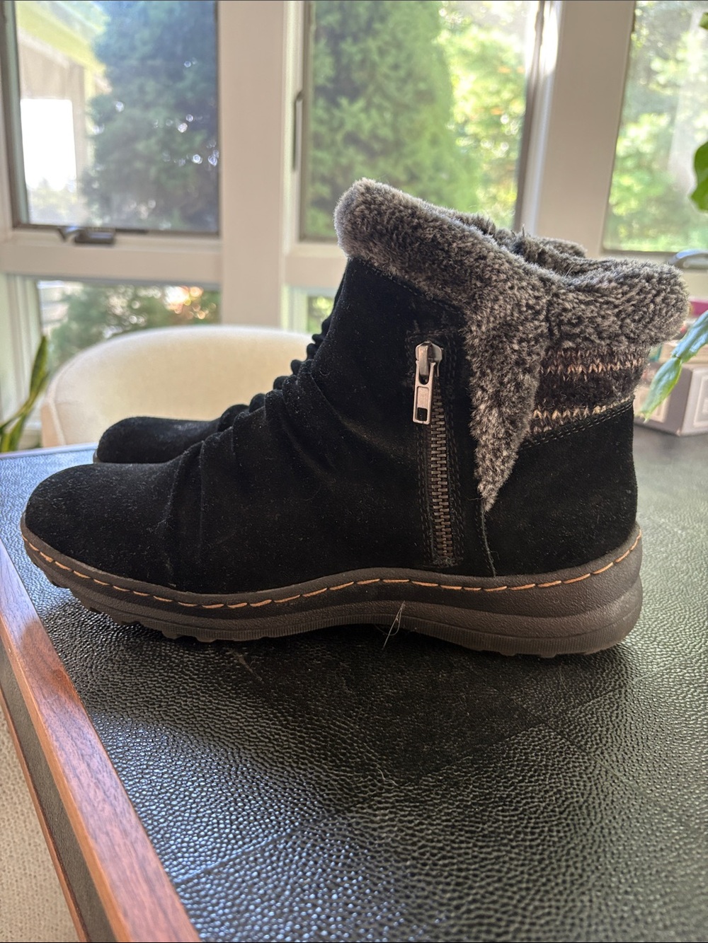 Women's Black Suede Faux-Fur Ankle Boot with Side Zip size 9